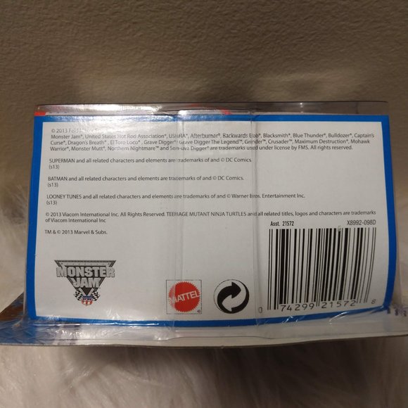 Rare find!  Hot Wheels Monster Jam (2013) MAX D Car - Picture 2 of 3